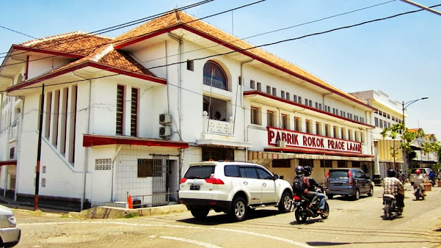 Pabrik Rokok Praoe Lajar