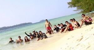 Ilustrasi Pulau Harapan, Kepulauan Seribu, salah satu tempat wisata terbaik di Indonesia idola anak muda (foto : duotraveler.wordpress.com)