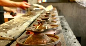 Ilustrasi Warung Surabi, salah satu tempat wisata kuliner di Bandung yang murah meriah dan enak rasanya (foto : indonesiawow.com)