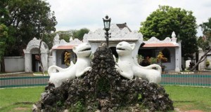 Tempat wisata di Cirebon Keraton Kasepuhan (Foto : dianrentcarcirebon.com)